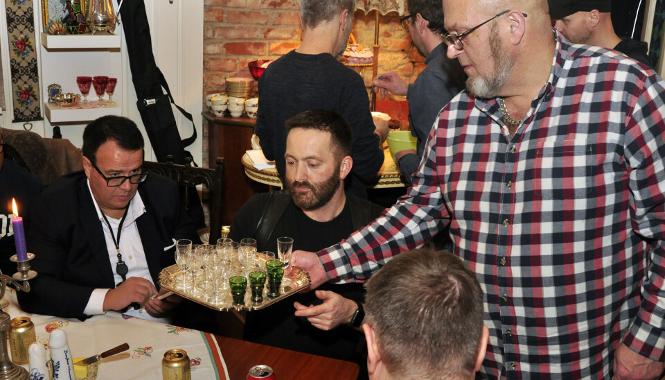 Vidar Myklebust serverer gjestene på Big Boy Alternativ. Foto: Reidar Engesbak. Vidar Myklebust serverer gjestene på Big Boy Alternativ. Foto: Reidar Engesbak.