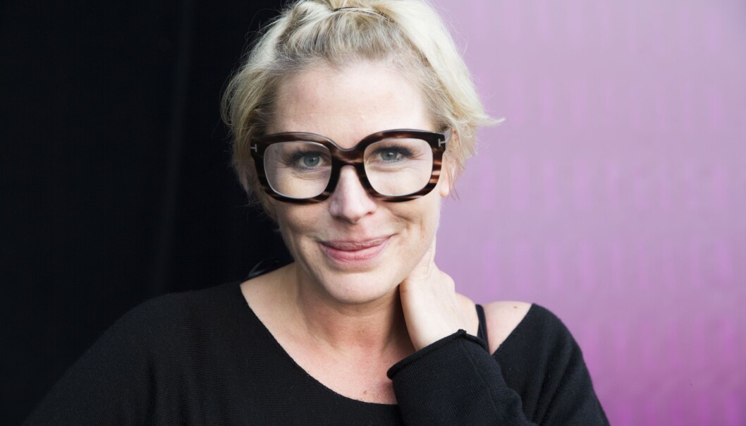 OSLO 20140913.
Komiker Anne-Kat Hærland (med kokeboka Latterlig enkelt, latterlig godt) på hovedscenen under Oslo Bokfestival 2014. OSLO 20140913.
Komiker Anne-Kat Hærland (med kokeboka Latterlig enkelt, latterlig godt) på hovedscenen under Oslo Bokfestival 2014.
