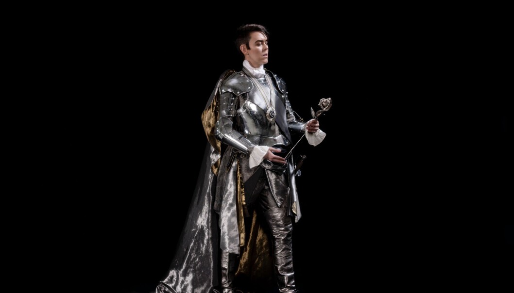 Adrian Angelico i rollen som Octavian i Rosenkavaleren. Foto: Erik Berg/Den Norske Opera & Ballett. Adrian Angelico i rollen som Octavian i Rosenkavaleren. Foto: Erik Berg/Den Norske Opera & Ballett.