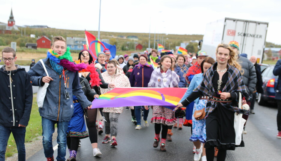 FRI-lederen Ingvild Endestad trekker også fram Sapmi pride, som for første gang ble arrangert i 2016, som inspirasjonskilde for de mange lokale pridene to år senere.