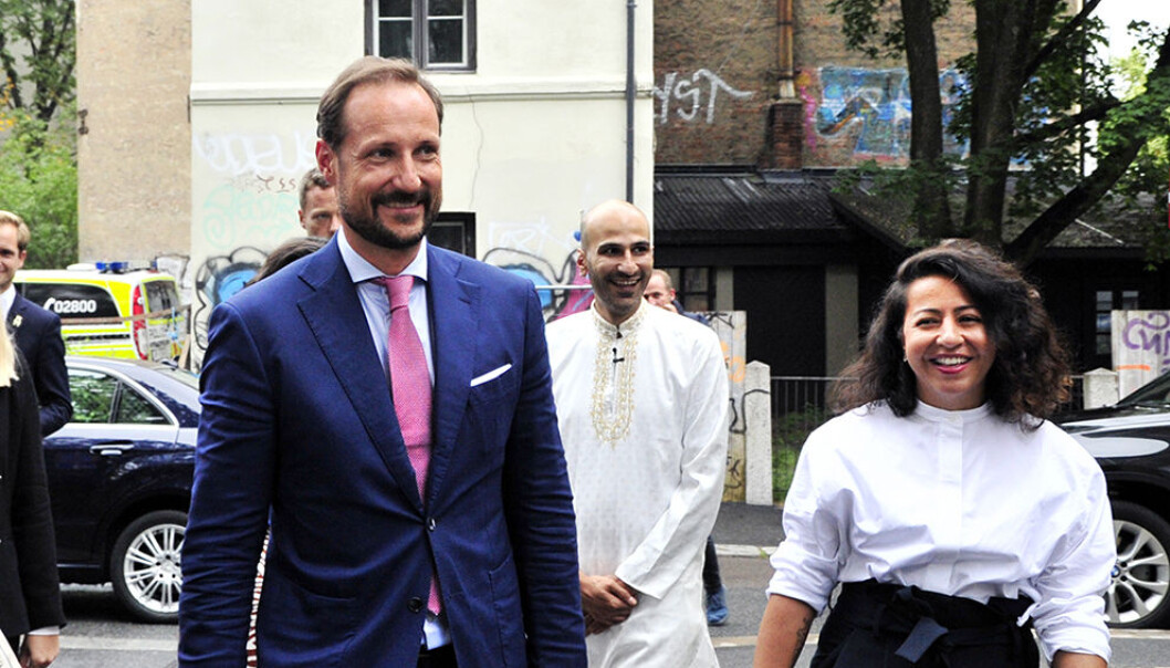 HKH Kronprins Haakon besøkte organisasjonen Salam i august i år og møtte blant andre grunnlegger Thee-Yezen Al-Obaide og organisasjonsleder Hasti Hamidi. HKH Kronprins Haakon besøkte organisasjonen Salam i august i år og møtte blant andre grunnlegger Thee-Yezen Al-Obaide og organisasjonsleder Hasti Hamidi.