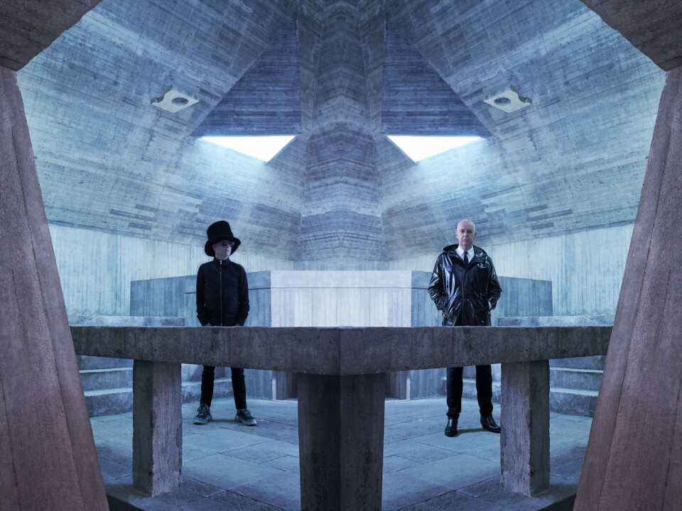 NMEs anmelder mener enkelte av låtene på Pet Shop Boys nye album kjennes som å gå inn på et klassisk homodiskoet, for første gang.