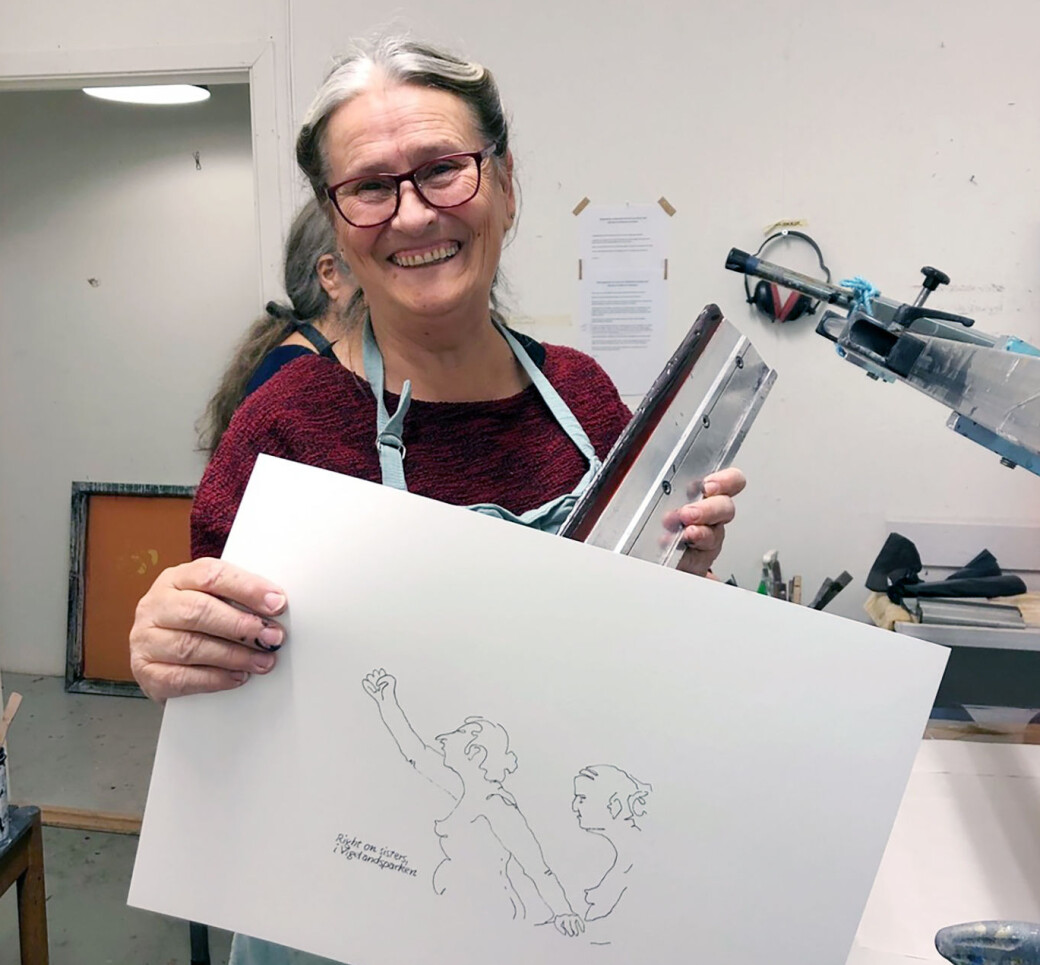 Samlet sett gir utstillingen et unikt innblikk i feministhistorien på 1970-80 tallet. Abortplakaten på bildet, laget Inge Ås for Nyfeministene, og den var den første i sitt slag i Norge. Samlet sett gir utstillingen et unikt innblikk i feministhistorien på 1970-80 tallet. Abortplakaten på bildet, laget Inge Ås for Nyfeministene, og den var den første i sitt slag i Norge.