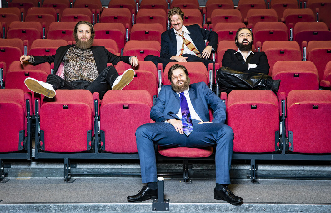 Gutta er beryktet for sine ville shows rundt omkring i byen, blant annet under Oslo Pride og Drammen Pride, på Elsker, og med klubbkonseptet Gutteklubben på SALT. Gutta er beryktet for sine ville shows rundt omkring i byen, blant annet under Oslo Pride og Drammen Pride, på Elsker, og med klubbkonseptet Gutteklubben på SALT.