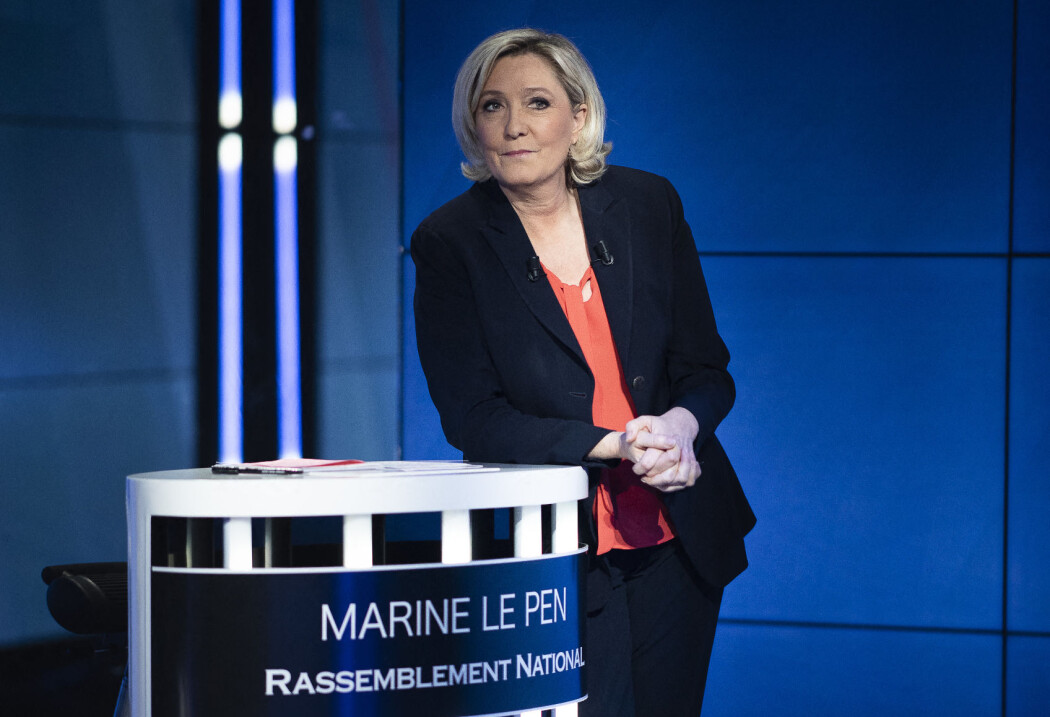 Muslimfrykten er så sterk at homofile menn velger å se bort fra at Le Pen vil ta fra dem rettigheter de fikk under den sosialistiske
presidenten, François Hollande. Muslimfrykten er så sterk at homofile menn velger å se bort fra at Le Pen vil ta fra dem rettigheter de fikk under den sosialistiske
presidenten, François Hollande.