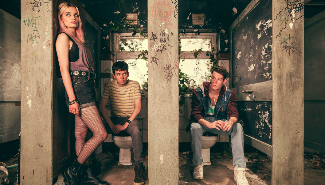 Emma Mackey som Maeve, Asa Butterfield som Otis og Connor Swindells som Adam. Emma Mackey som Maeve, Asa Butterfield som Otis og Connor Swindells som Adam.