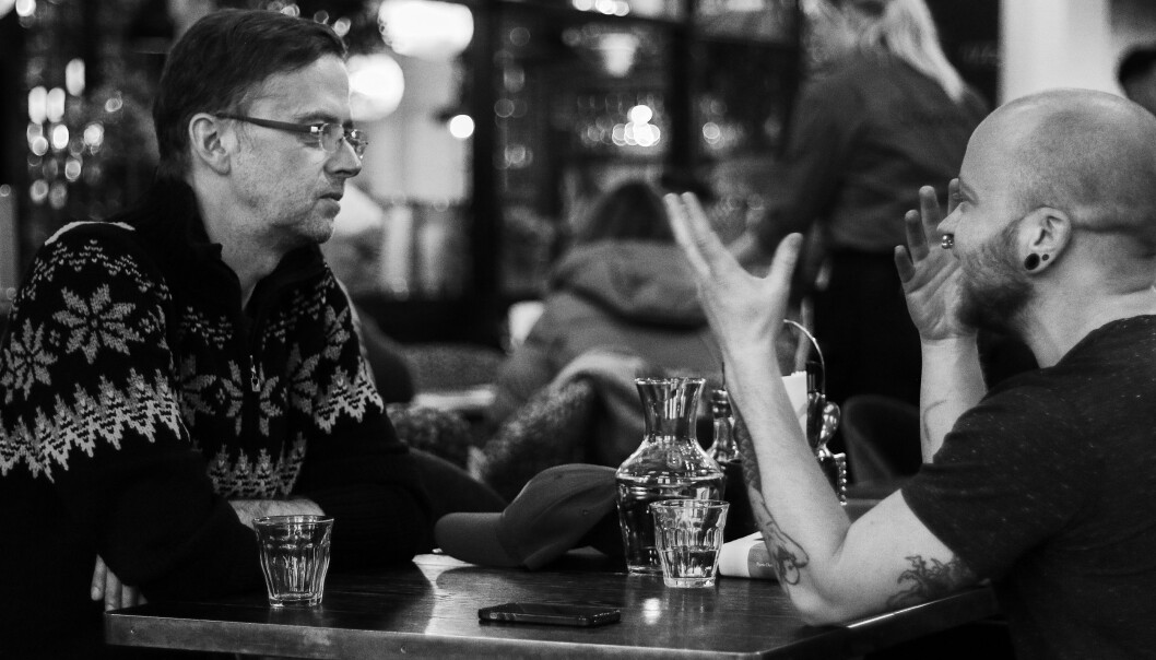 Luca Dalen Espseth (t.h.) har vært svært synlig som trans i Norge som aktivist, samfunnsdebattant og som Rådgiver for kjønnsmangfold i FRI. Han er også kjent fra dokumentaren «Mann uten penis» på NRK. For Blikk har han intervjuet Bjarte Klakegg om romanen «Ninkolai». Luca Dalen Espseth (t.h.) har vært svært synlig som trans i Norge som aktivist, samfunnsdebattant og som Rådgiver for kjønnsmangfold i FRI. Han er også kjent fra dokumentaren «Mann uten penis» på NRK. For Blikk har han intervjuet Bjarte Klakegg om romanen «Ninkolai».