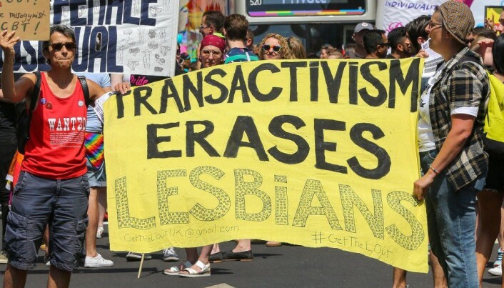 Demonstrantene under London Pride-
paraden i 2018 hevdet at kampen for trans-
rettigheter går på bekostning av lesbiskes synlighet og rettigheter. Demonstrantene under London Pride-
paraden i 2018 hevdet at kampen for trans-
rettigheter går på bekostning av lesbiskes synlighet og rettigheter.