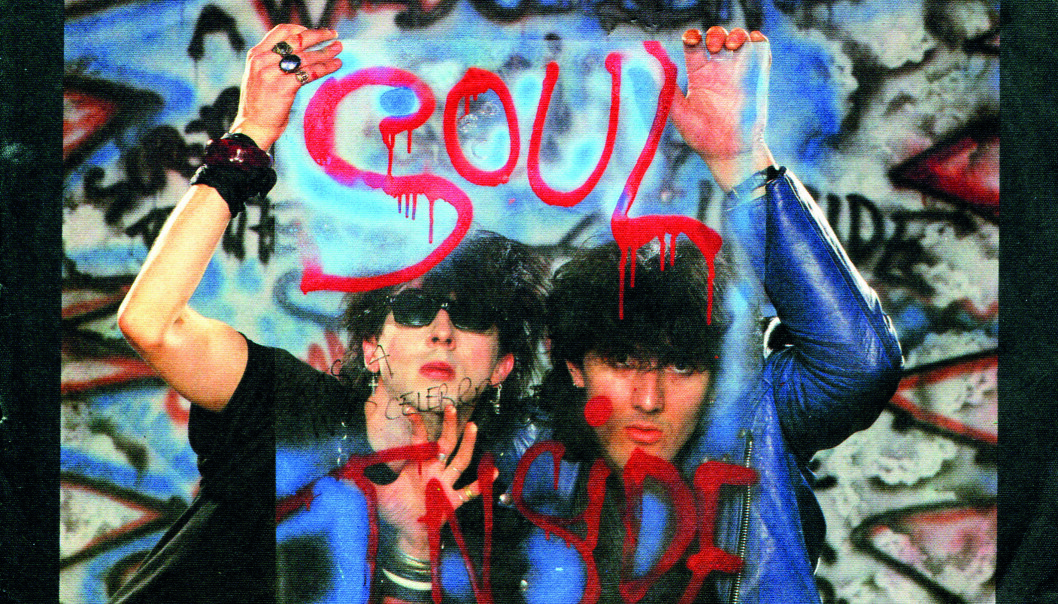 Marc Almond (t.v.) fikk sitt gjennombrudd med Soft Cell i 1981. Her på omslaget til singelen «Soul Inside» (1983).