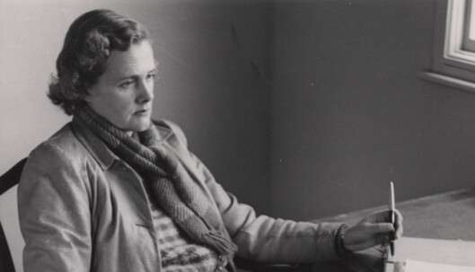 I alt skrev Daphne du Maurier 39 bøker, romaner, novelle-
samlinger, biografier og reiseskildringer. I alt skrev Daphne du Maurier 39 bøker, romaner, novelle-
samlinger, biografier og reiseskildringer.
