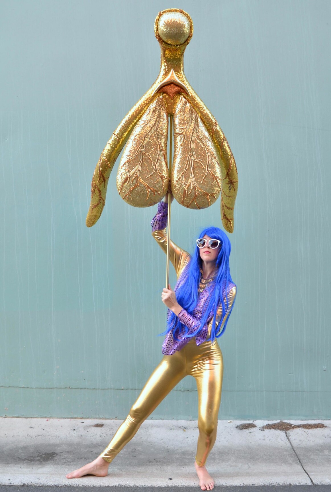 Den australske performancekunstneren Alli Sebastian
Wolf har laget kunstverket «Glitoris», en gullklitoris
i størrelse 1:100 med paljetter og glitter, fordi hun mener
uvitenheten om det kvinnelige kjønnsorganet er for stor.