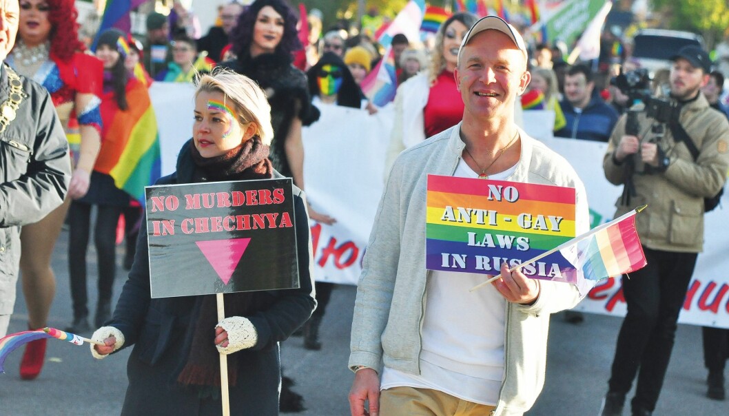 Ingvild Endestad frontet paraden under Barents Pride 2017 sammen med Sergey Alexeenko, leder i Russian LGBT Network.