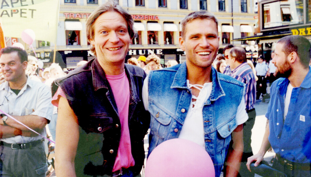 1995: Terje Strømdahl gikk hånd i hånd med kjæresten Vidar i sin første parade. 1995: Terje Strømdahl gikk hånd i hånd med kjæresten Vidar i sin første parade.