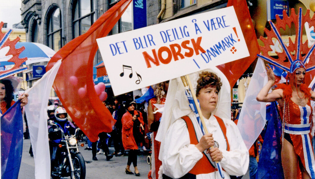 1996: Mette Sørensen i Virusgruppa med innlaget som ble med til Europride i København samme år. 1996: Mette Sørensen i Virusgruppa med innlaget som ble med til Europride i København samme år.