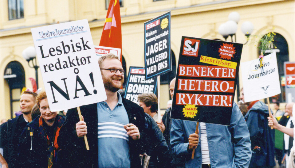 1999: Frank Rossavik sammen med gruppa Skeive journalister.