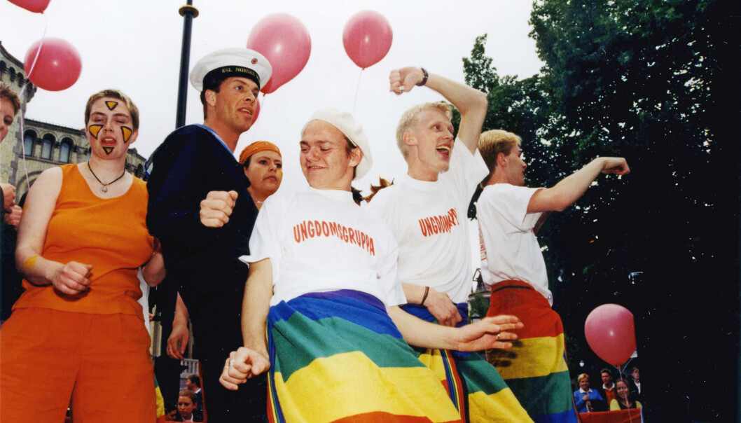 1997: Jan Benny Sulutvedt (nr 2 f.h.) var leder av Ungdomsgruppa (nå Skeiv Ungdom) i tre år. 1997: Jan Benny Sulutvedt (nr 2 f.h.) var leder av Ungdomsgruppa (nå Skeiv Ungdom) i tre år.