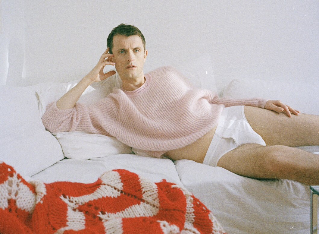Nils Bech har gitt ut fire studioalbum, blant annet på det anerkjente plateselskapet DFA Records. Nylig slapp han sitt femte album «Foolish Heart» der han har med seg Oslo Strings, og Emilie Nicolas på «Why». Nils Bech har gitt ut fire studioalbum, blant annet på det anerkjente plateselskapet DFA Records. Nylig slapp han sitt femte album «Foolish Heart» der han har med seg Oslo Strings, og Emilie Nicolas på «Why».