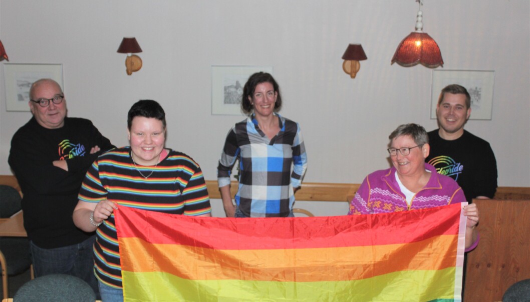Det nye styret i Bygdepride. f.v. Rune Sæbønes, Helle Høydal, Marthe Sommervold
Christensen, Anita Iren Dahl og Anbjørn Steinholm Frislid. Det nye styret i Bygdepride. f.v. Rune Sæbønes, Helle Høydal, Marthe Sommervold
Christensen, Anita Iren Dahl og Anbjørn Steinholm Frislid.
