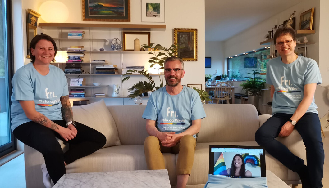 Drammen Pride-komiteen 2020, fra venstre: Marianne Holmquist. Øyvind Lundberg Nilsen, Zaira Lo Monaco (på skjerm) og Egil J. Bye. Drammen Pride-komiteen 2020, fra venstre: Marianne Holmquist. Øyvind Lundberg Nilsen, Zaira Lo Monaco (på skjerm) og Egil J. Bye.