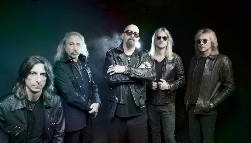 Rob Halford, i
midten er frontfiguren i
Judas Priest.