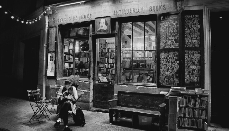 Amerikaneren George Whitman omdøpte sin egen
bokhandel i 37 rue de la Bûcherie til Shakespeare and
Company i 1964, som en hyllest til Sylvia Beach’ butikk
som ble stengt under andre verdenskrig.