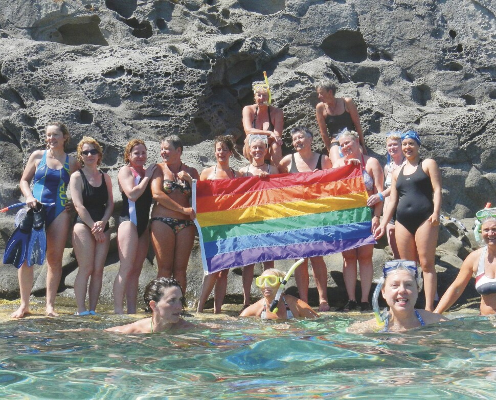 The Skala Women’s Rock Group arrangerer en daglig svømmetur fram og tilbake til The Rock, klippen som ligger 400 meter fra stranda.