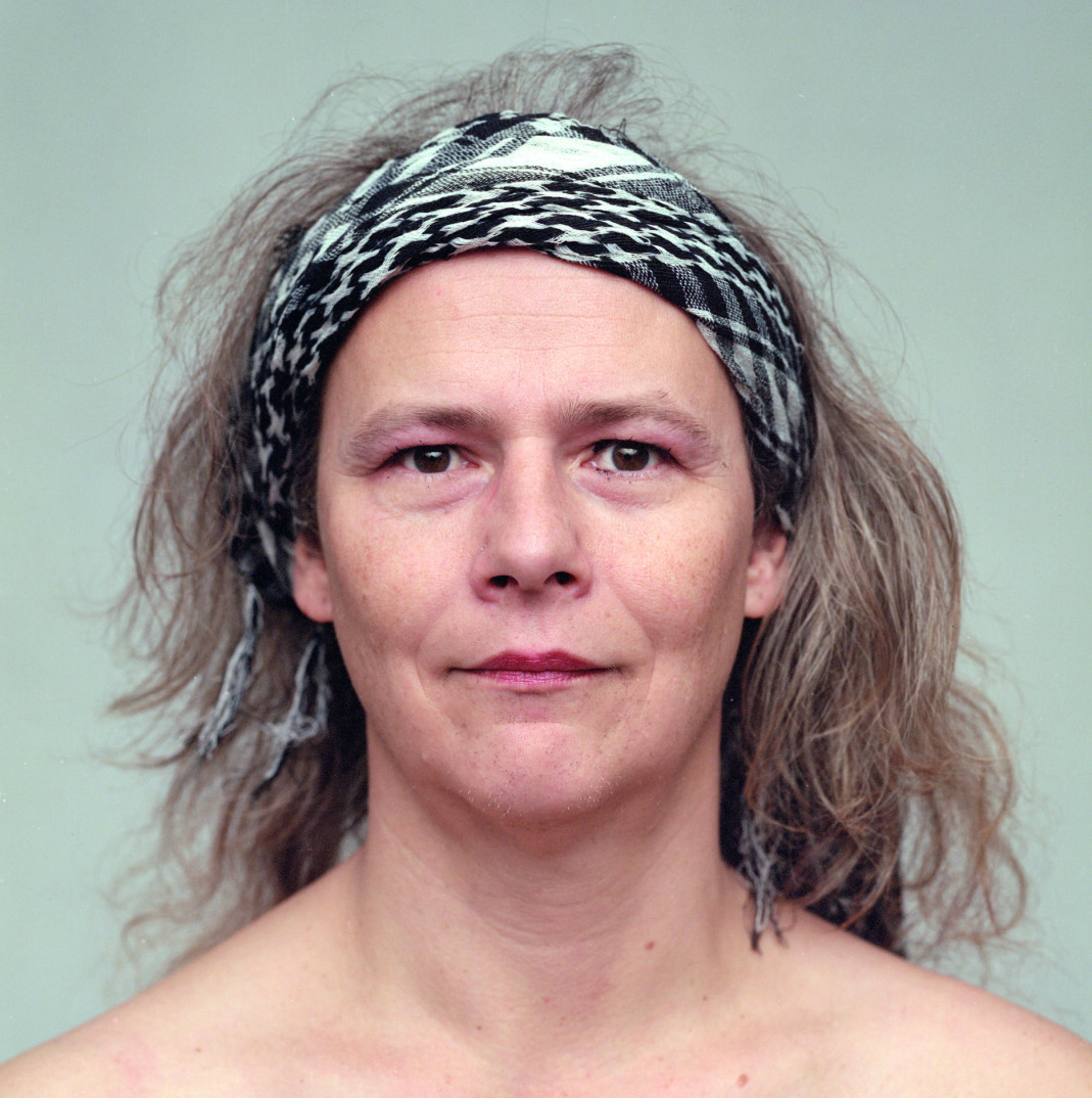 Albumet «Blitz 191119», signert Frvldz, bedre kjent som Ingrid Frivold, slippes på Olivias Rekorder 31. mars, på Transsynlighetsdagen. Albumet «Blitz 191119», signert Frvldz, bedre kjent som Ingrid Frivold, slippes på Olivias Rekorder 31. mars, på Transsynlighetsdagen.