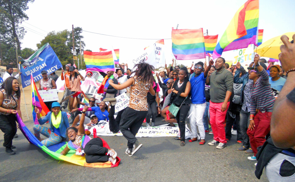 Lesbiske feminister fra One in Nine-kampanjen, et tall som indikerer at bare én av ni voldtekter blir anmeldt til politiet, prøvde å stoppe Johannesburg Pride-paraden i 2012 under slagordet: «Ingen grunn til feiring!».