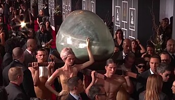 Gjenfødselen var et hovedtema i albumet, både musikalsk og estetisk. Gaga ble ofte sett i «slimkjolene» til den nederlandske kunstneren Bart Hess, og på Grammy-utdelingen ble hun båret inn i et enormt egg (!) designet av Hussein Chalayan, som hun først steg ut av under opptredenen på scenen. Gjenfødselen var et hovedtema i albumet, både musikalsk og estetisk. Gaga ble ofte sett i «slimkjolene» til den nederlandske kunstneren Bart Hess, og på Grammy-utdelingen ble hun båret inn i et enormt egg (!) designet av Hussein Chalayan, som hun først steg ut av under opptredenen på scenen.