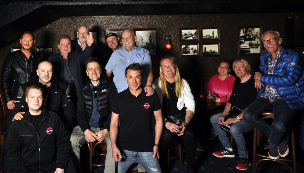 Miljøet på London Pub er sammensveiset og for mange har det blitt en familie. Miljøet på London Pub er sammensveiset og for mange har det blitt en familie.