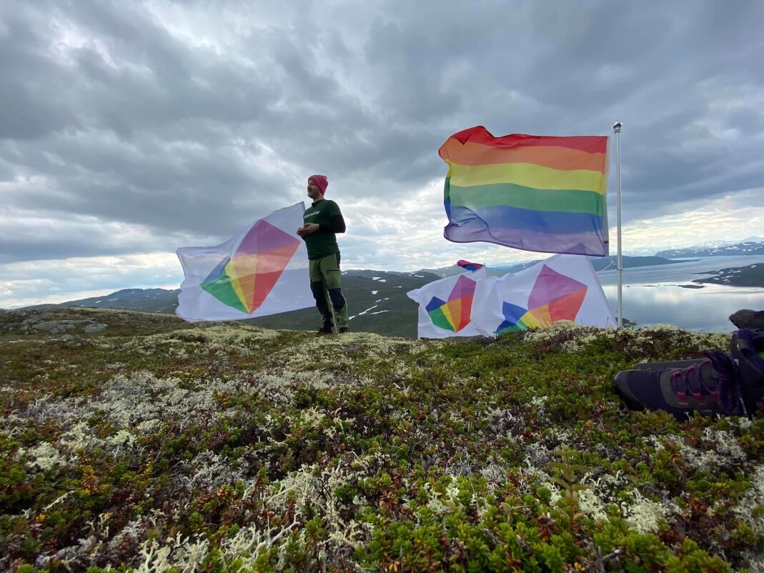 Under fjorårets festival tok Vinje Pride med seg pridefargene til toppen av Torshammeren. Under fjorårets festival tok Vinje Pride med seg pridefargene til toppen av Torshammeren.