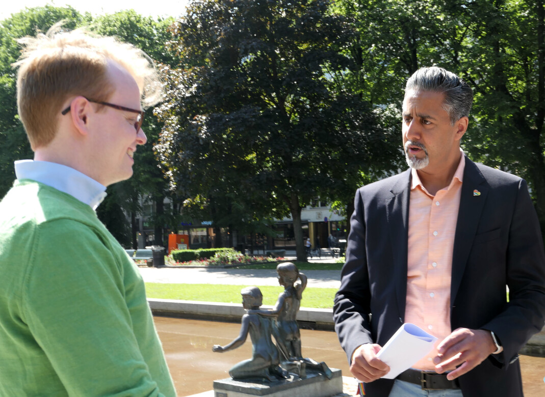 Fredrik Dreyer, styreleder i Oslo Pride, og kultur- og likestillingsminister Abid Raja. Fredrik Dreyer, styreleder i Oslo Pride, og kultur- og likestillingsminister Abid Raja.