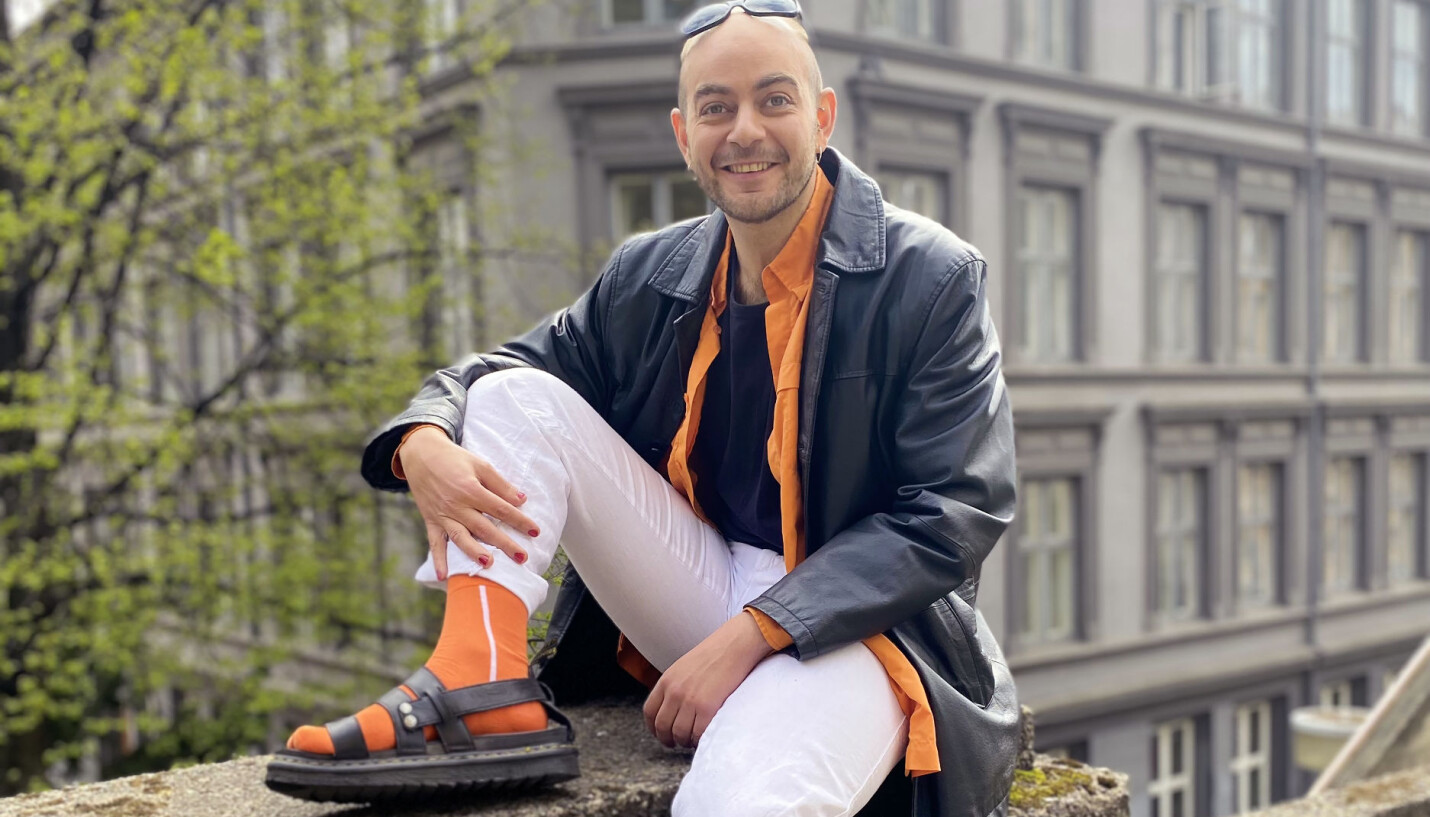 – Jeg bruker sminke og neglelakk for å være tro mot mine feminine sider som jeg også vil uttrykke, sier Bassel Hatoum. – Jeg bruker sminke og neglelakk for å være tro mot mine feminine sider som jeg også vil uttrykke, sier Bassel Hatoum.