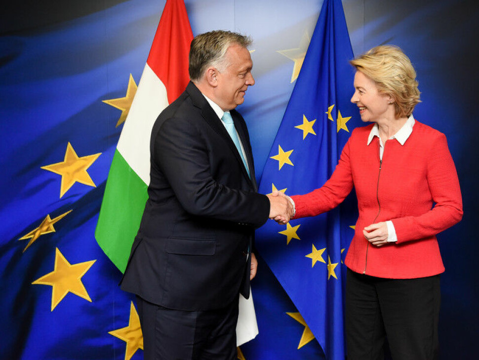 Ungarns president, Viktor Orbán, og EU-kommisjonens president, Ursula von der Leyen, under et møte i april. Nå har det kjølnet mellom de to lederne.