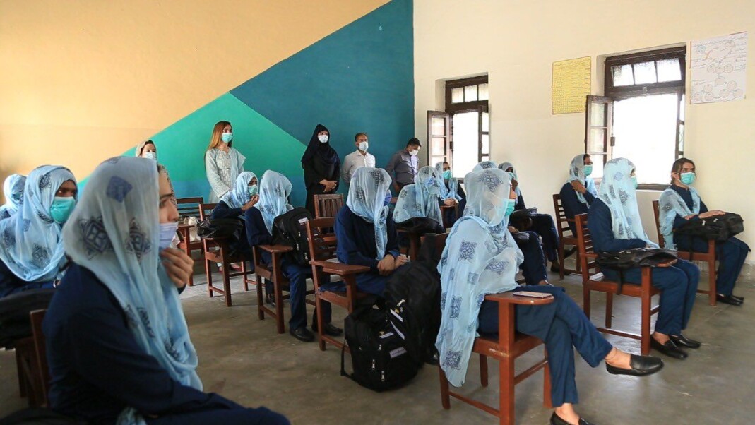 Studentene var tydelig spente første skoledag, 8. juli, på den nye skolen for transpersoner i Multan i Pakistan. Studentene var tydelig spente første skoledag, 8. juli, på den nye skolen for transpersoner i Multan i Pakistan.