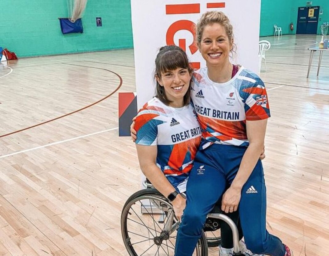 Laurie Williams og Robyn Love møttes i 2015, som lagkamerater på Storbritannias rullestolbasketlag. Nylig kunne paret avsløre at de har forlovet seg. Laurie Williams og Robyn Love møttes i 2015, som lagkamerater på Storbritannias rullestolbasketlag. Nylig kunne paret avsløre at de har forlovet seg.