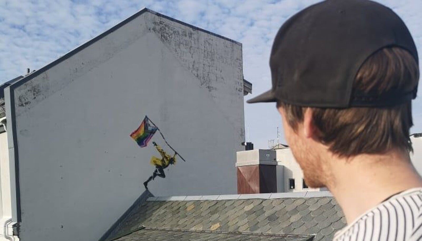 I Strandgata 2 kan du se Harstad Prides store pridekunstverk, laget av Prøvetrykk. I Strandgata 2 kan du se Harstad Prides store pridekunstverk, laget av Prøvetrykk.
