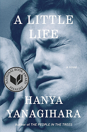 På tross av sin lengde og tunge tematikk, ble Hanya Yanagiharas «A Littel Life» en bestselger. Boken kom i 2015 og har allerede blitt omtalt som en moderne klassiker. Den ikoniske skeive fotografen Peter Hujars «Orgasmic Man» fra 1969 pryder omslaget på den engelske utgaven. På tross av sin lengde og tunge tematikk, ble Hanya Yanagiharas «A Littel Life» en bestselger. Boken kom i 2015 og har allerede blitt omtalt som en moderne klassiker. Den ikoniske skeive fotografen Peter Hujars «Orgasmic Man» fra 1969 pryder omslaget på den engelske utgaven.