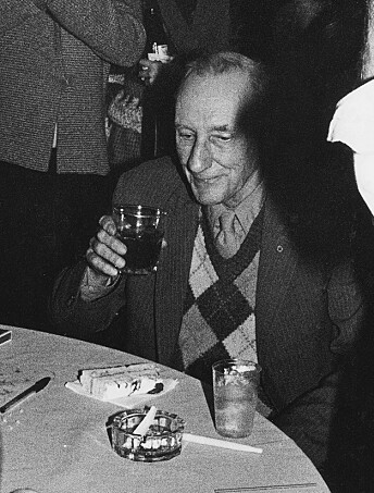 William S Burroughs var sentral for den litterære og kulturelle Beat-generasjonen, og påvirket både litteraturen og kulturen med sine avantgarde- arbeider. William S Burroughs var sentral for den litterære og kulturelle Beat-generasjonen, og påvirket både litteraturen og kulturen med sine avantgarde- arbeider.