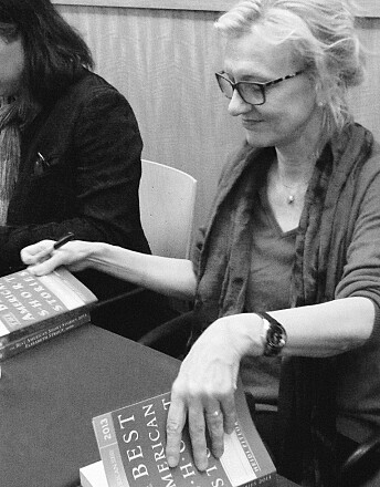 Elizabeth Strout er en amerikansk forfatter. I 2009 vant Strout Pulitzerprisen for skjønnlitteratur for novellesamlingen Olive Kitteridge. Elizabeth Strout er en amerikansk forfatter. I 2009 vant Strout Pulitzerprisen for skjønnlitteratur for novellesamlingen Olive Kitteridge.