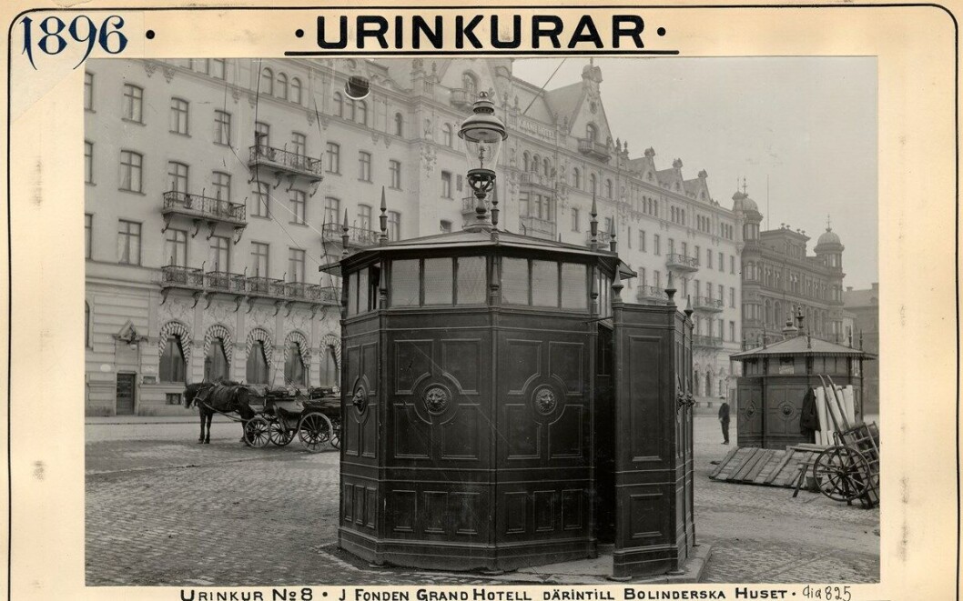 Offentlig pissoar i Stockhol, 1896. Offentlig pissoar i Stockhol, 1896.
