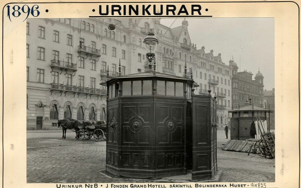 Offentlig pissoar i Stockhol, 1896.