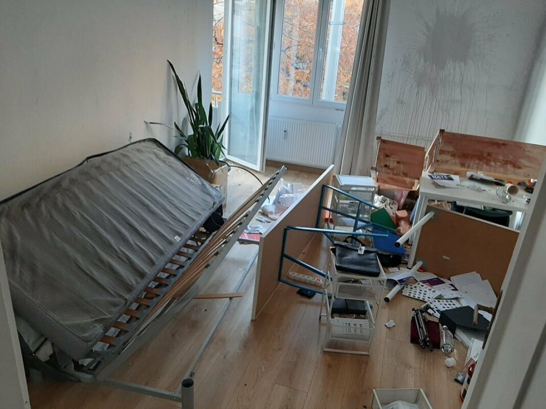 Lokalene til Rainbow Hub i Sofia ble fullstendig rasert av en gruppe på ti mennesker lørdag 30. oktober. Én av dem skal ha vært den høyreekstreme presidentkandidaten Boyan Rasate (50). Lokalene til Rainbow Hub i Sofia ble fullstendig rasert av en gruppe på ti mennesker lørdag 30. oktober. Én av dem skal ha vært den høyreekstreme presidentkandidaten Boyan Rasate (50).