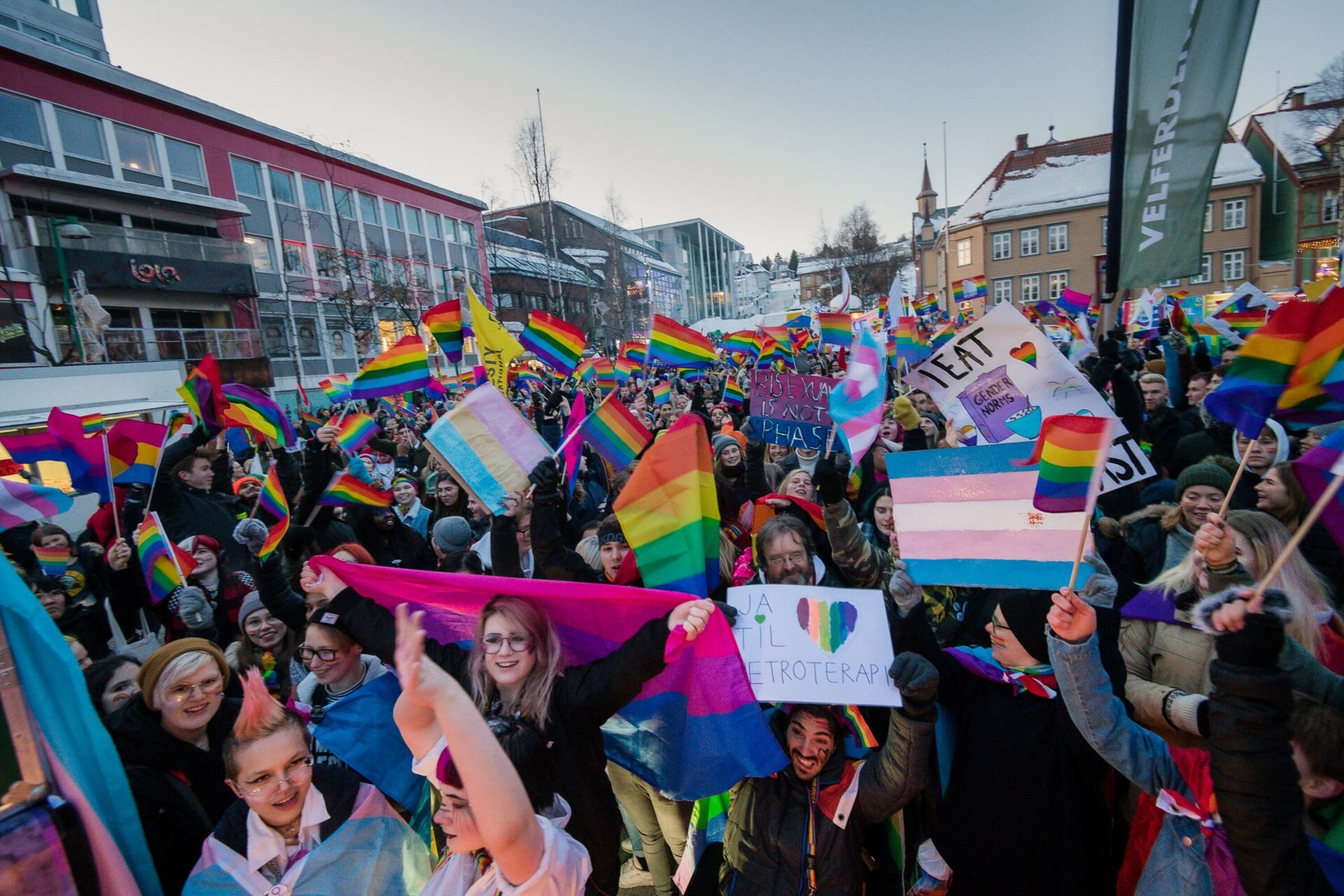 I 2019 møtte rekordmange opp i paraden. Hele 7000 mennesker samlet seg i Tromsø for å feire det skeive mangfoldet.