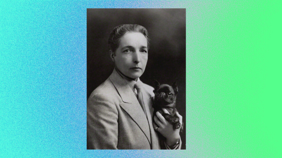 Radclyffe Hall (1880-1943) kledde seg i mannsklær og vennene hennes kalte henne for John. Fra 1916 og fram til sin død, var hun i et forhold med kunstneren Una Vincenzo, mer kjent som Lady Una Troubridge (1887–1963), men hadde også lengre affærer med andre kvinner.