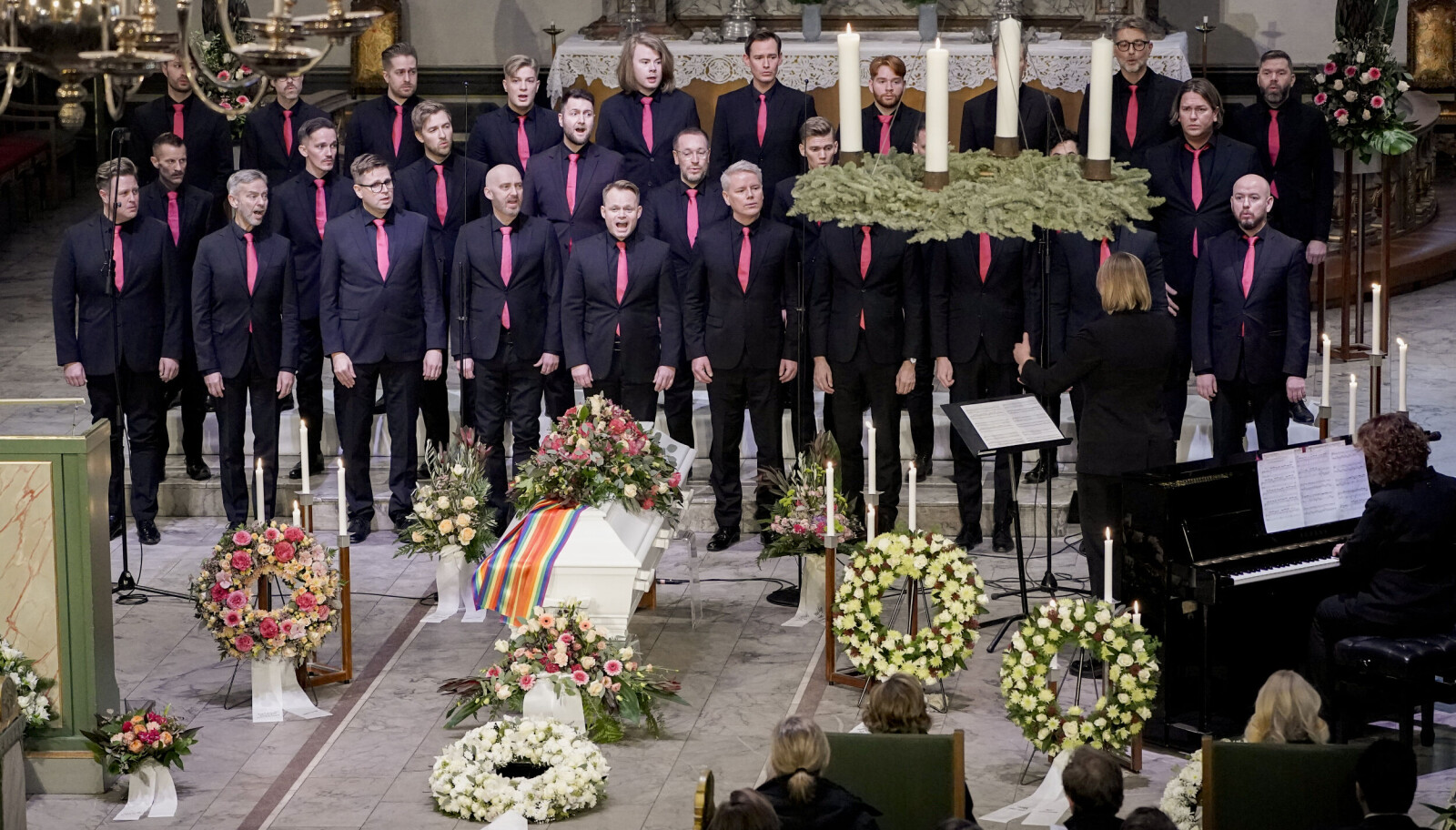 I løpet av seremonien bidro også Oslo Fagottkor, blant annet med en tolkning av ABBAs «Like An Angel Passing Through The Room». I løpet av seremonien bidro også Oslo Fagottkor, blant annet med en tolkning av ABBAs «Like An Angel Passing Through The Room».