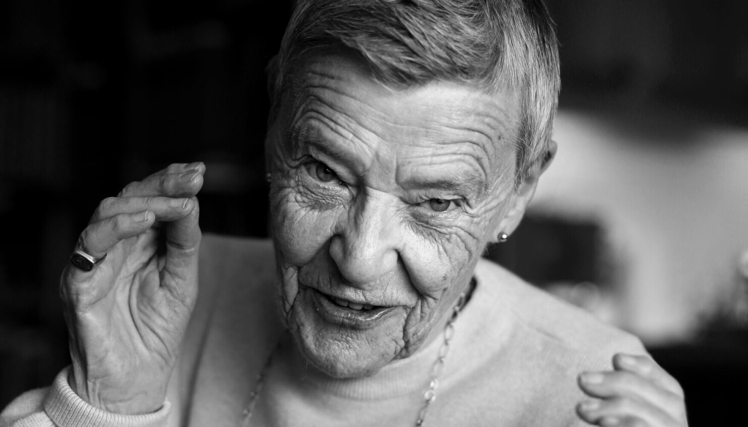 Kim Friele. Født 27. mai 1935 – død 22. november 2021. I Blikks minneskrift til menneskerettighetsforkjemperen og homodronningen, har en rekke personer i og utenfor den skeive bevegelsen bidratt med minneord om betydningen av hennes kamp for kjærligheten.