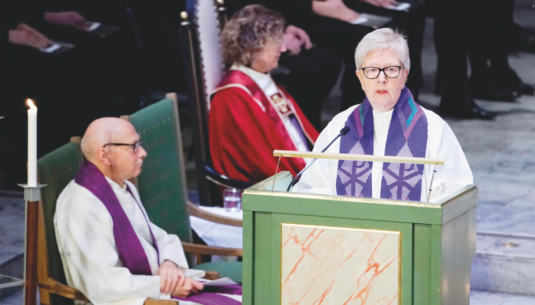 Siri Sunde hadde skriftlesing under bisettelsen av Kim Friele i Oslo domkirke, og holdt tale under minnesamværet i Operaen etterpå.