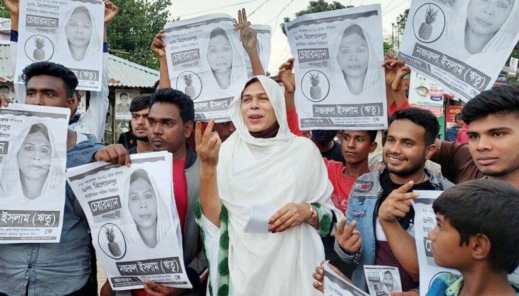 Nazrul Islam Ritu vant ordførertittelen med overveldende seier hjembyen Trilochanpur i Bangladesh som første hijra. Hijra-samfunnet i Pakistan og India identifiserer seg verken som menn eller kvinner.