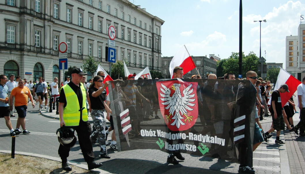 I 2010 angrep av nynazister og skinheads EuroPride-paraden i Warsawa og kastet egg og tomflasker på paradedeltakerne. Blant andre Narodowe Odrozenie Polski (Polens nasjonale gjenfødsel), landets eldste nasjonalistparti, møtte opp for å demonstrere. Partiet hadde tidligere sjokkert med slagord som «Gas the queers». I 2010 angrep av nynazister og skinheads EuroPride-paraden i Warsawa og kastet egg og tomflasker på paradedeltakerne. Blant andre Narodowe Odrozenie Polski (Polens nasjonale gjenfødsel), landets eldste nasjonalistparti, møtte opp for å demonstrere. Partiet hadde tidligere sjokkert med slagord som «Gas the queers».